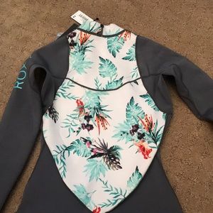 Roxy wetsuit top. BRAND NEW